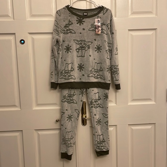 Star Wars Women’s Pajama Set, Size XS. Green: “Yoda.” NWT. - Picture 1 of 11